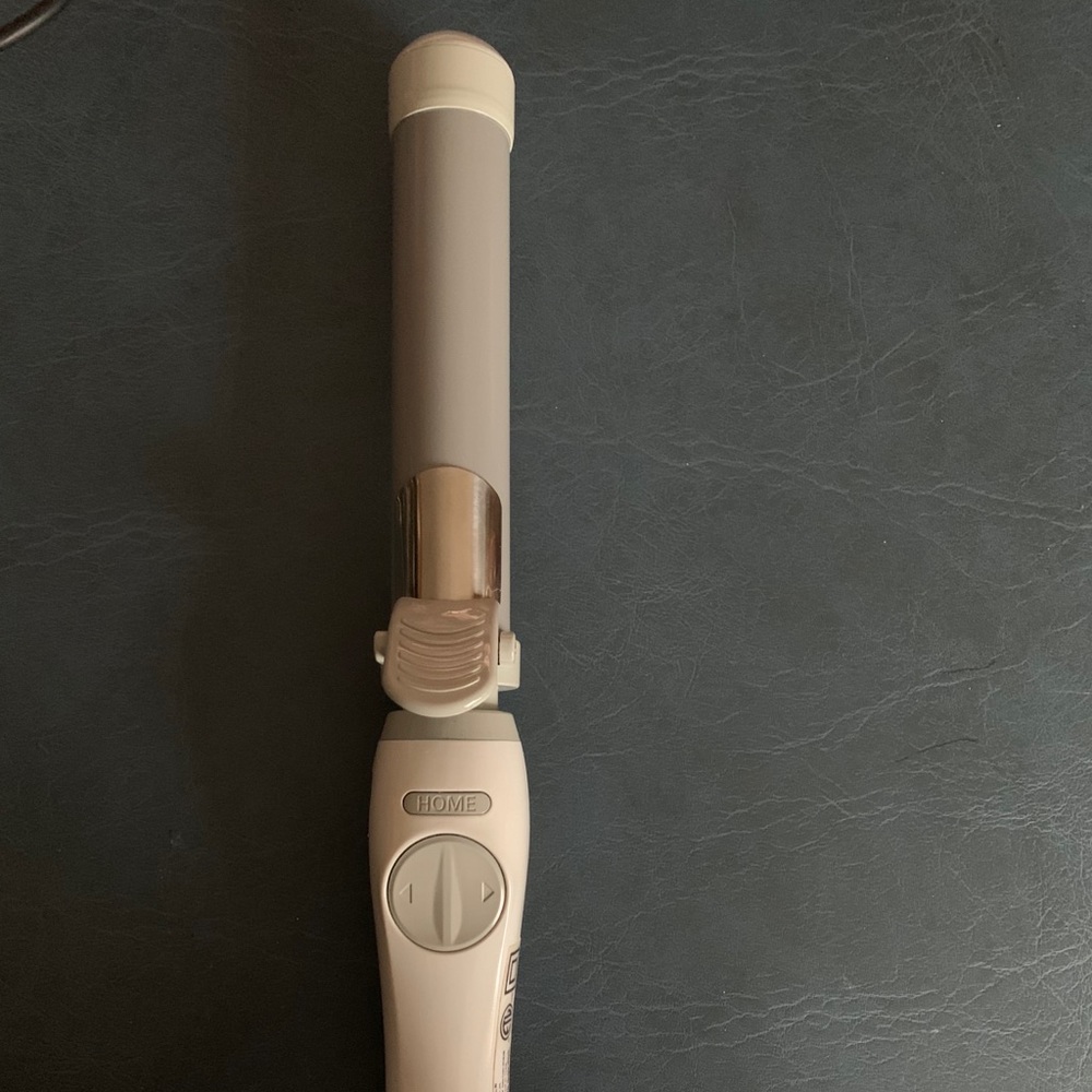 Beachwaver S1.25 dual voltage rotating iron